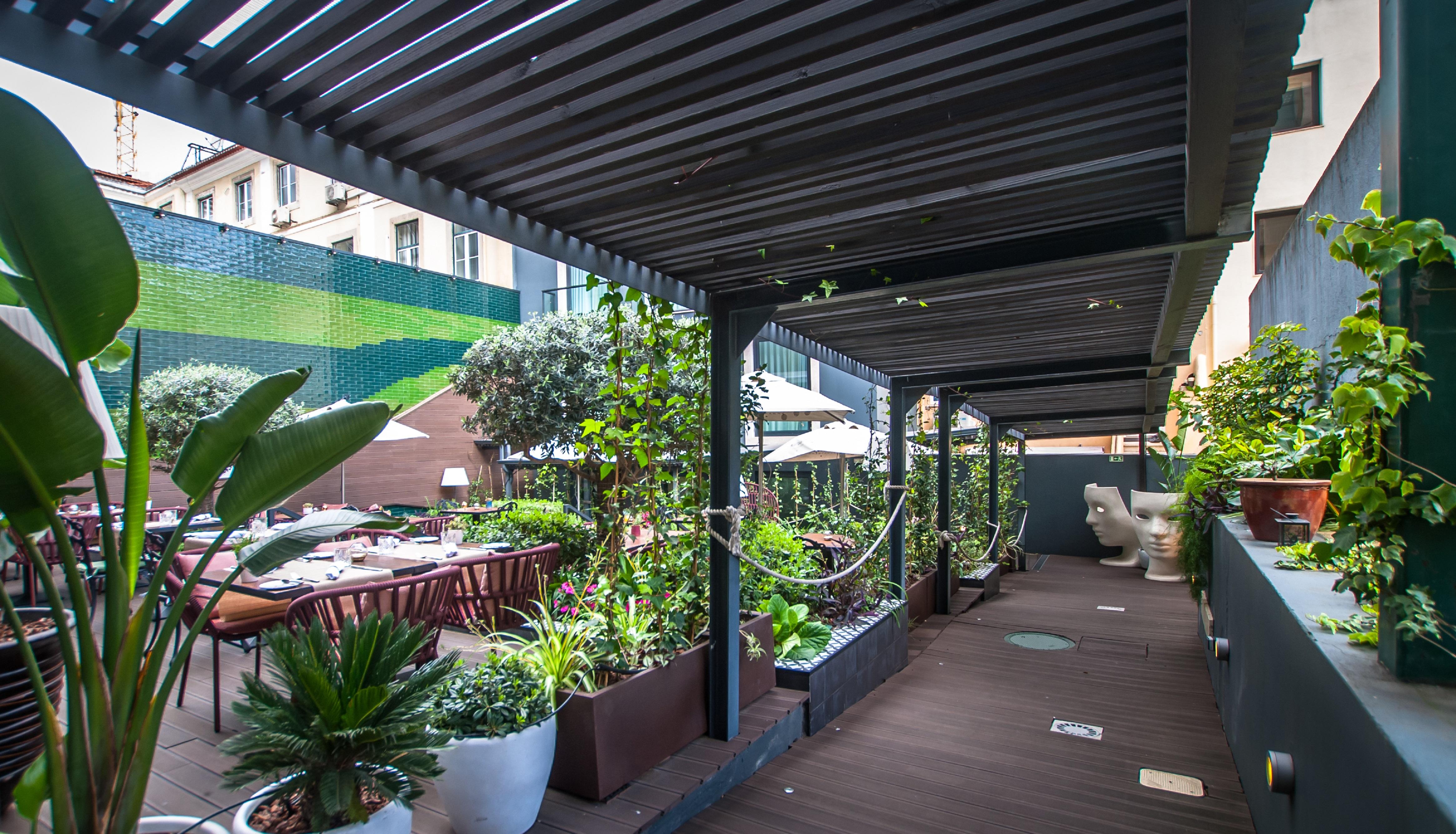 ליסבון 138 Liberdade Hotel מראה חיצוני תמונה The rooftop garden at the hotel