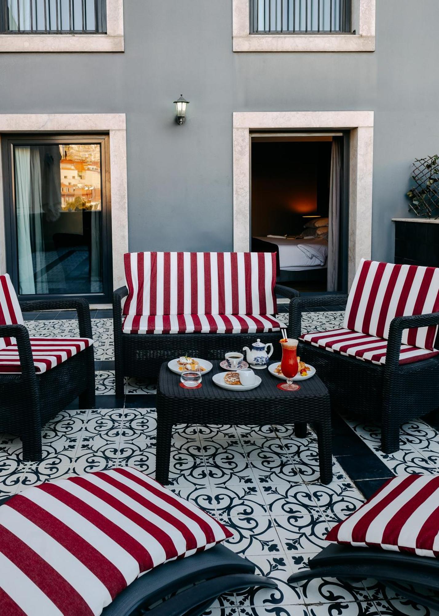 ליסבון 138 Liberdade Hotel מראה חיצוני תמונה A typical patio at the hotel